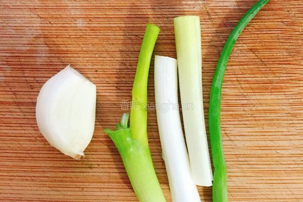 虾仁炒豌豆的做法图解2