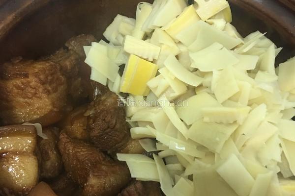 红烧肉焖春笋的做法图解18