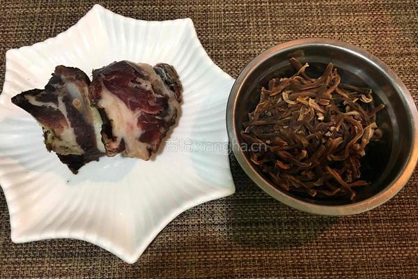 干豆角蒸腊肉的做法图解1