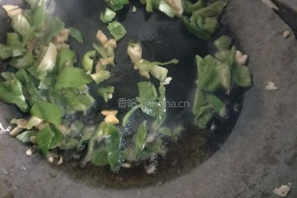 蒜苗抄鹅蛋的做法图解5