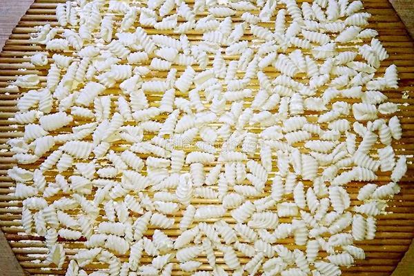 手工双色麻食的做法图解7