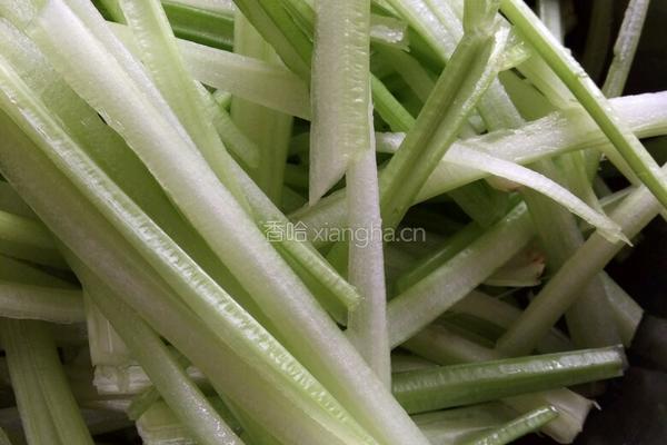 肉小炒芹菜的做法图解1