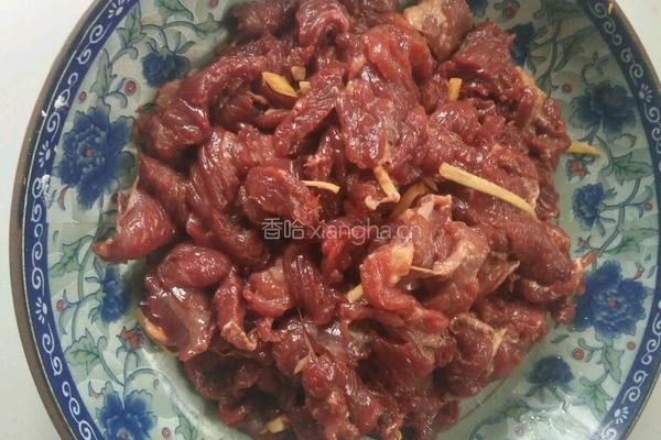 芹菜炒牛肉的做法图解2