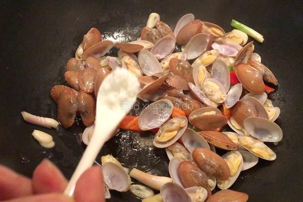 辣椒炒花甲的做法图解7