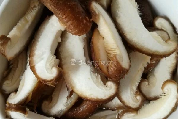 香菇肉末烧豆腐的做法图解1