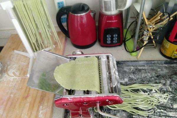 菠菜海鲜面的做法图解6