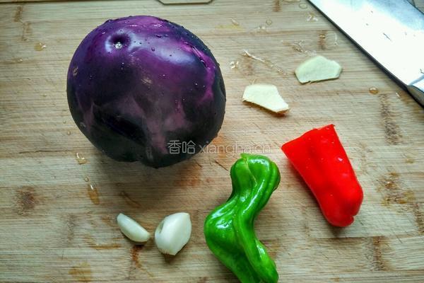 肉末炒茄丁的做法图解1