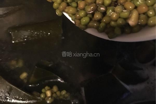 海带绿豆排骨汤的做法图解5