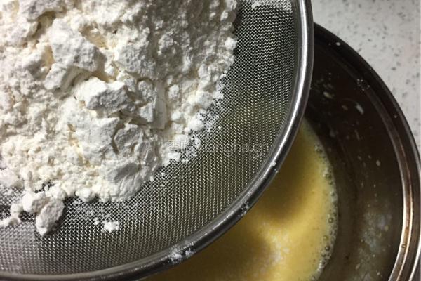 肉松蛋糕卷的做法图解2