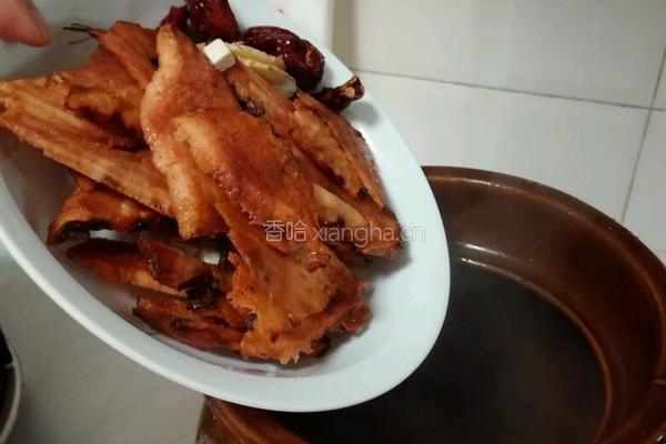 排骨茯苓煲坑螺的做法图解4