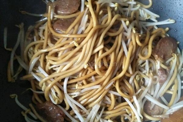 香肠孜然炒面的做法图解6