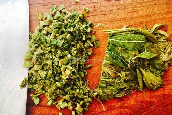 香椿肉末炒土豆泥的做法图解2