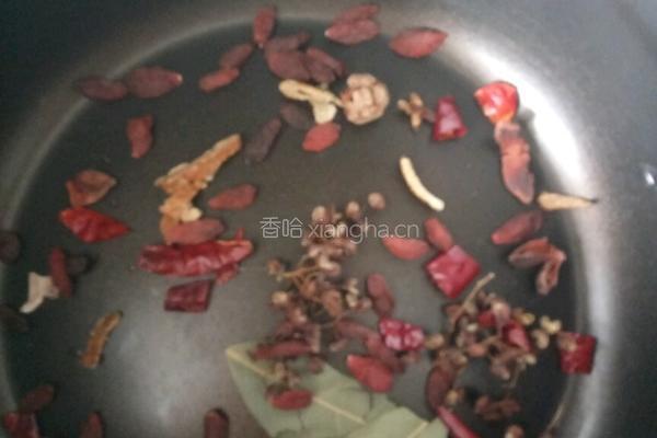 胡萝卜烧羊肉的做法图解2