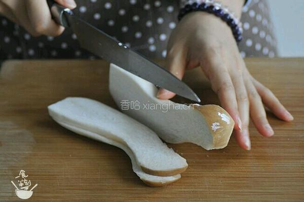 看像鱿鱼‖香煎杏鲍菇的做法图解2