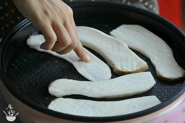 看像鱿鱼‖香煎杏鲍菇的做法图解5