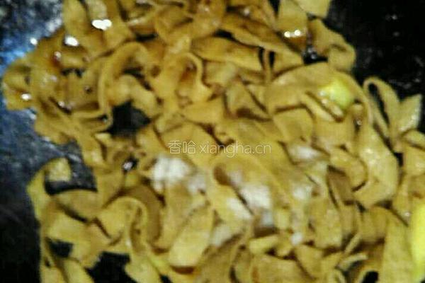 御帘豆腐海带烩包菜的做法图解3