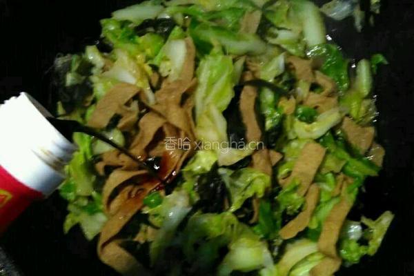 御帘豆腐海带烩包菜的做法图解6