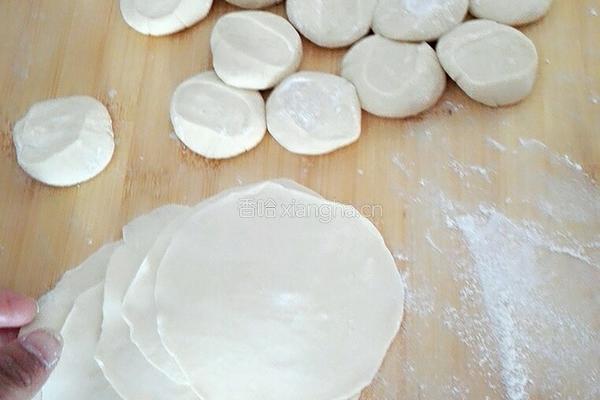 酸菜猪肉馅饺子的做法图解4