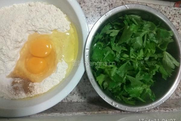 芹菜叶煎饼的做法图解1