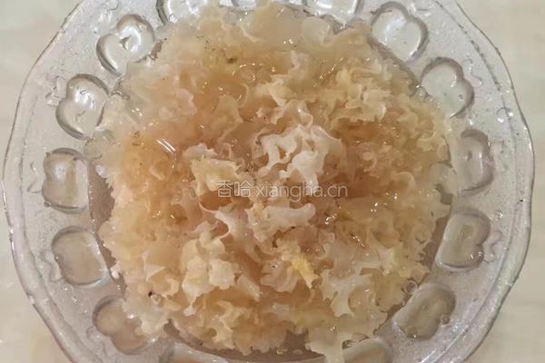 雪莲子桃胶玫瑰糖水的做法图解2