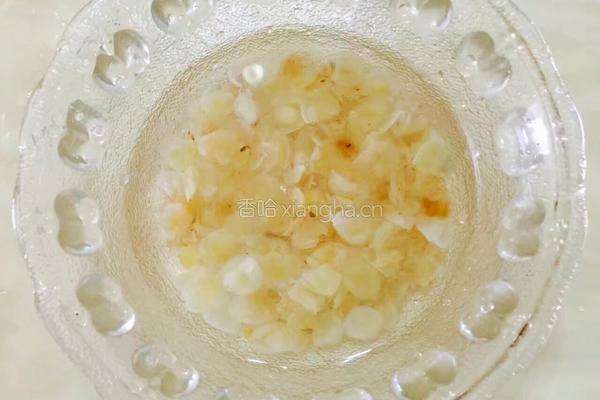 雪莲子桃胶玫瑰糖水的做法图解3
