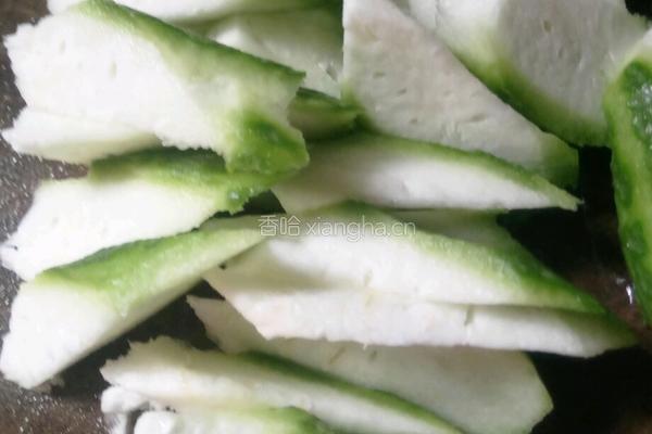 丝瓜瘦肉汤的做法图解2