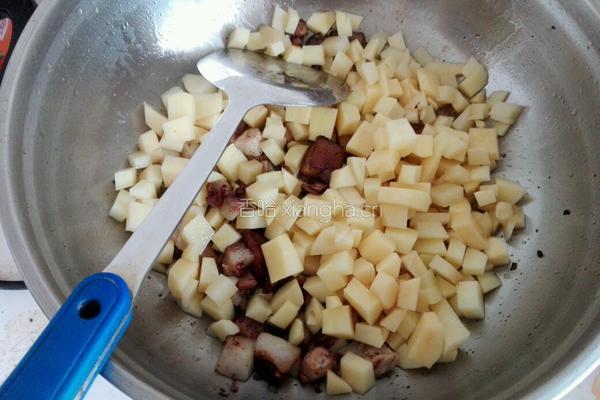土豆粒炒肉的做法图解7