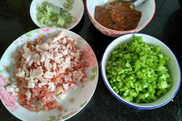 芹菜肉酱卤的做法图解3