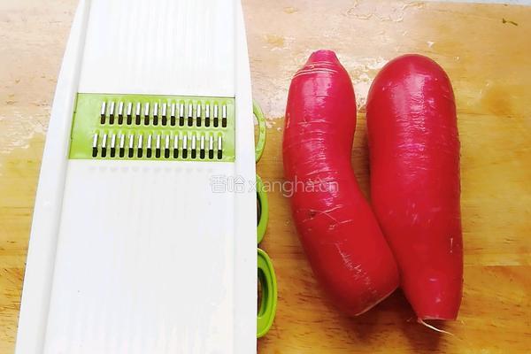 凉拌萝卜丝儿的做法图解1