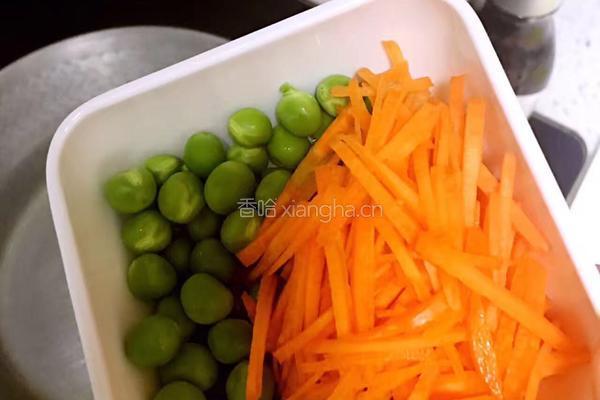 米饭也可以这么吃——米饭蔬菜煎饼的做法图解2
