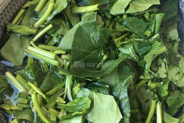 老醋菠菜花生米的做法图解1