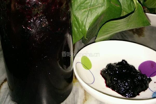 桑椹果酱的做法图解1