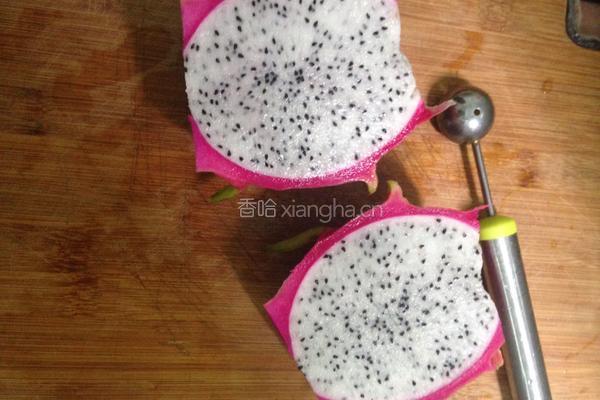 凉拌火龙果皮的做法图解3