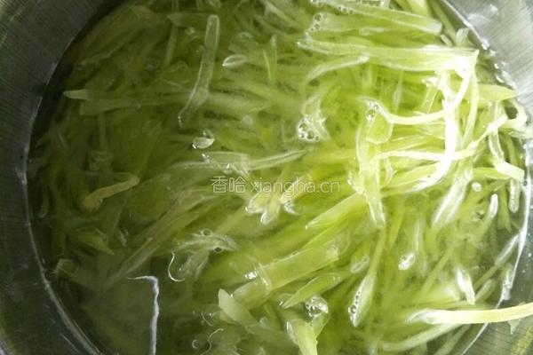 糖醋莴笋丝的做法图解3