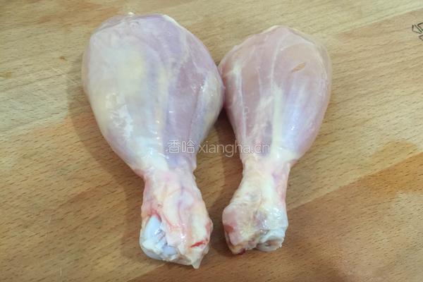 香菇蒸鸡腿肉的做法图解1