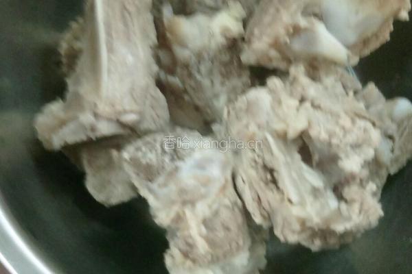 排骨边药材汤的做法图解3