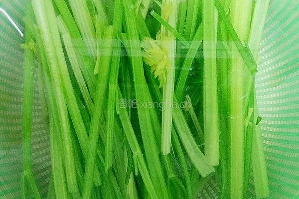 馄饨馅之芹菜鲜肉的做法图解3