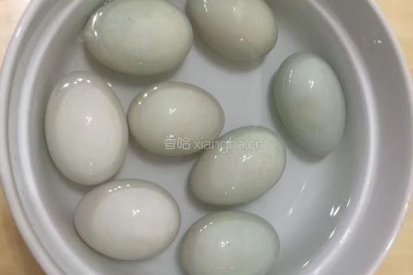 自制咸鸭蛋的做法图解3