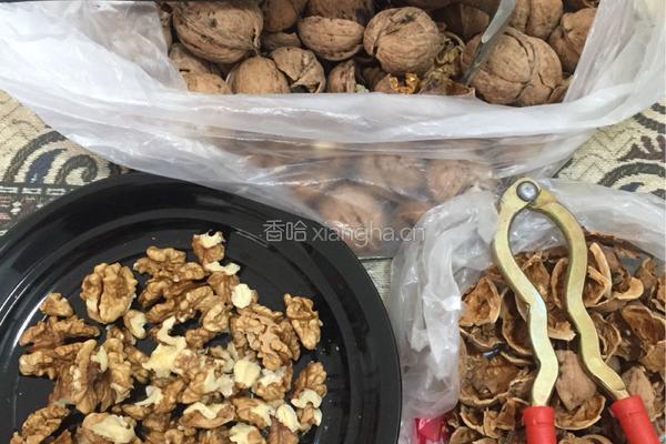 琥珀核桃仁的做法图解3