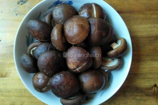 红烧香菇的做法图解1