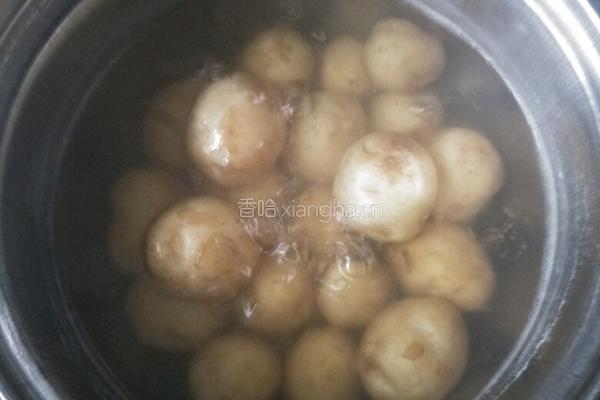 孜然黑胡椒迷你小土豆的做法图解1