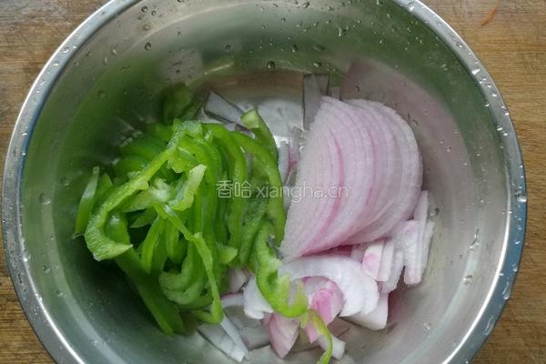 洋葱牛肉丝的做法图解2