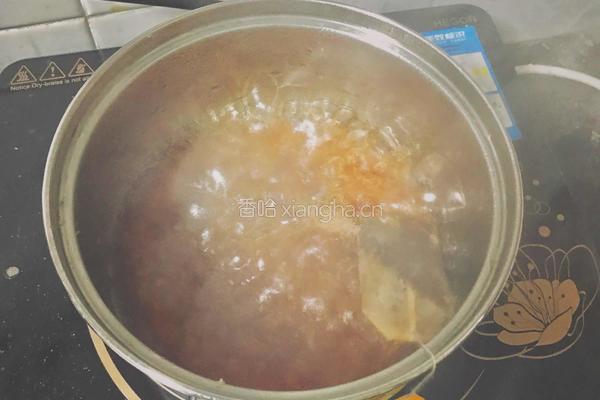 奶盖茶的做法图解1