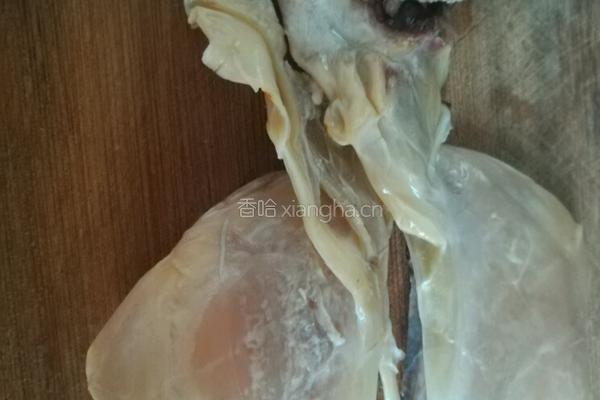 玉米胡萝卜墨鱼炖肉的做法图解1