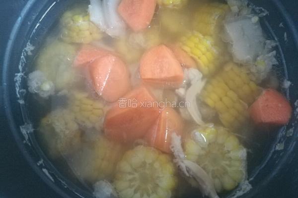 玉米胡萝卜墨鱼炖肉的做法图解8