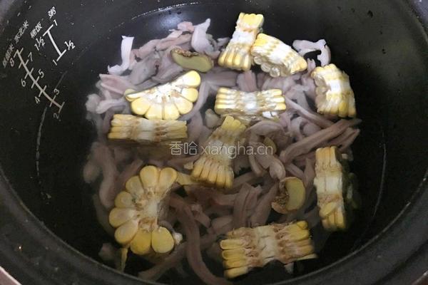 胡萝卜玉米猪肚汤的做法图解3