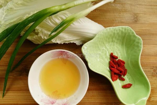 黄骨鱼大白菜汤的做法图解2