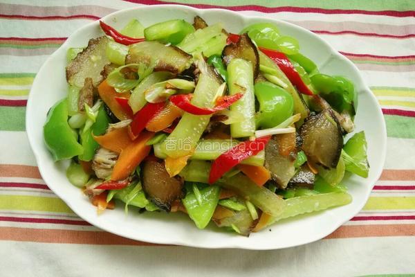腊肉炒青椒的做法图解10