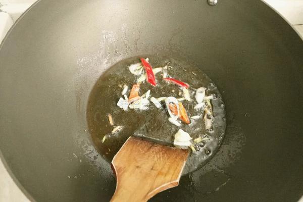 腊肉炒青椒的做法图解5