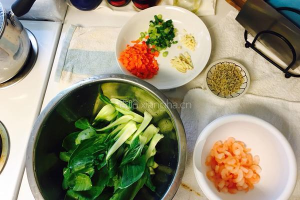 银鱼虾仁炒饭的做法图解1